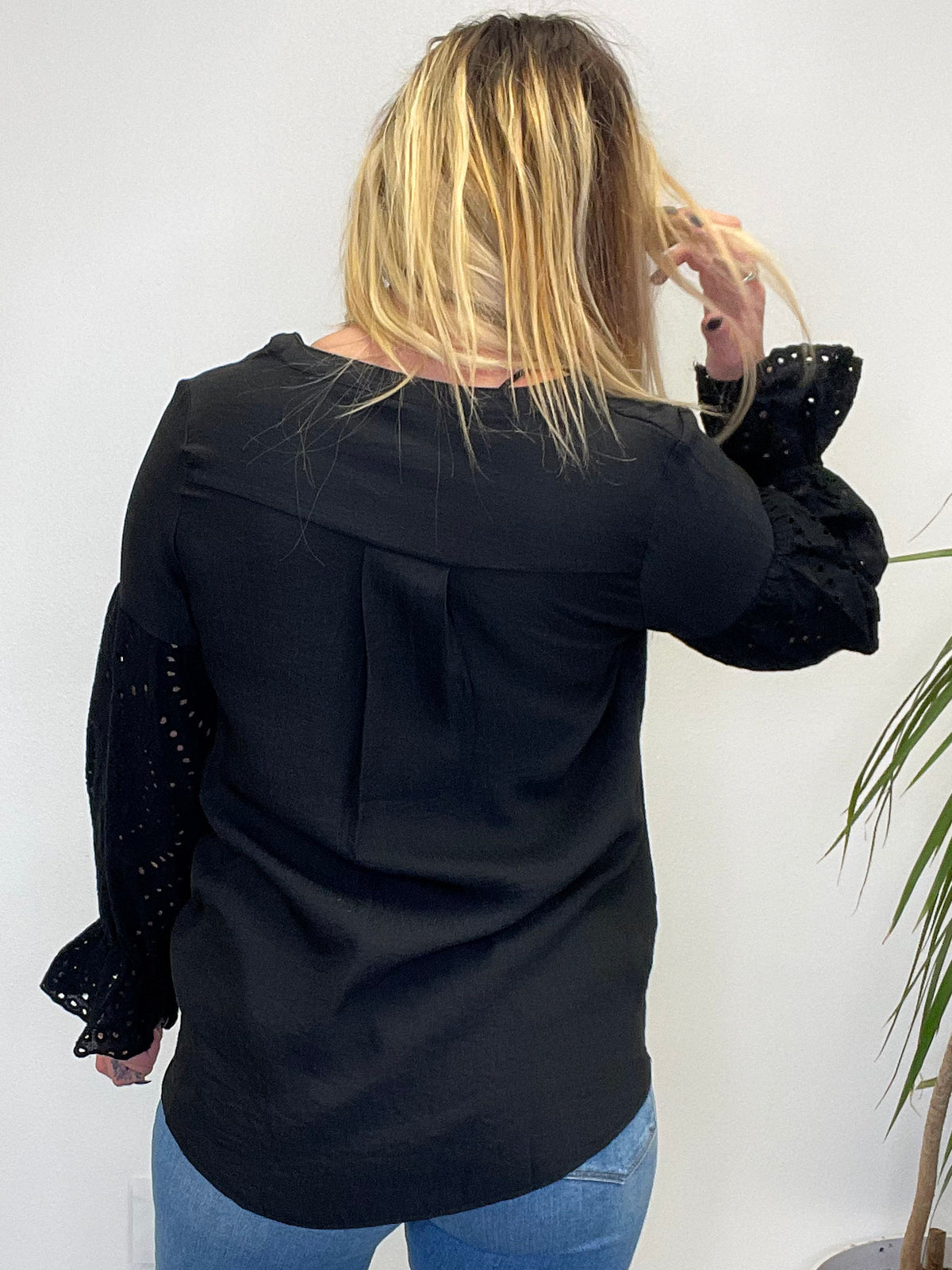 Eyelet Of The Tiger Black Top